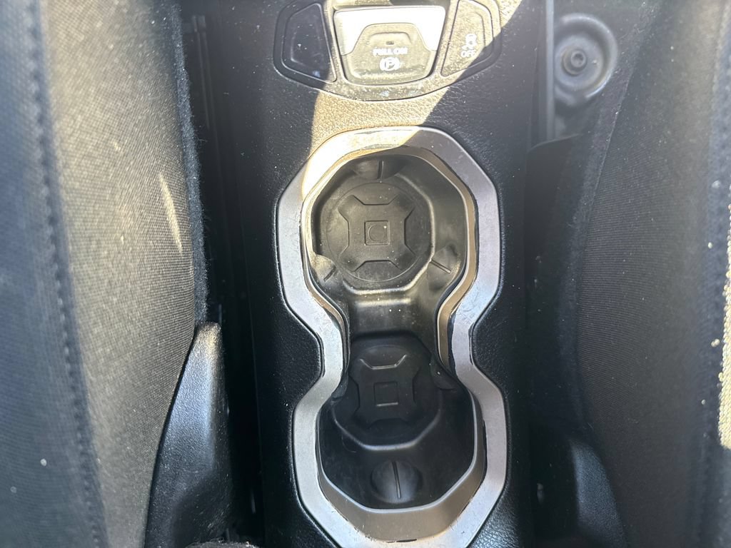 Used 2017 Jeep Renegade Latitude AWD/4WD image 23