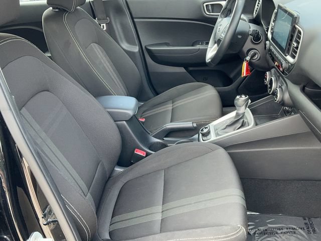 Used 2020 Hyundai Venue SEL w/ Convenience Package FWD image 16