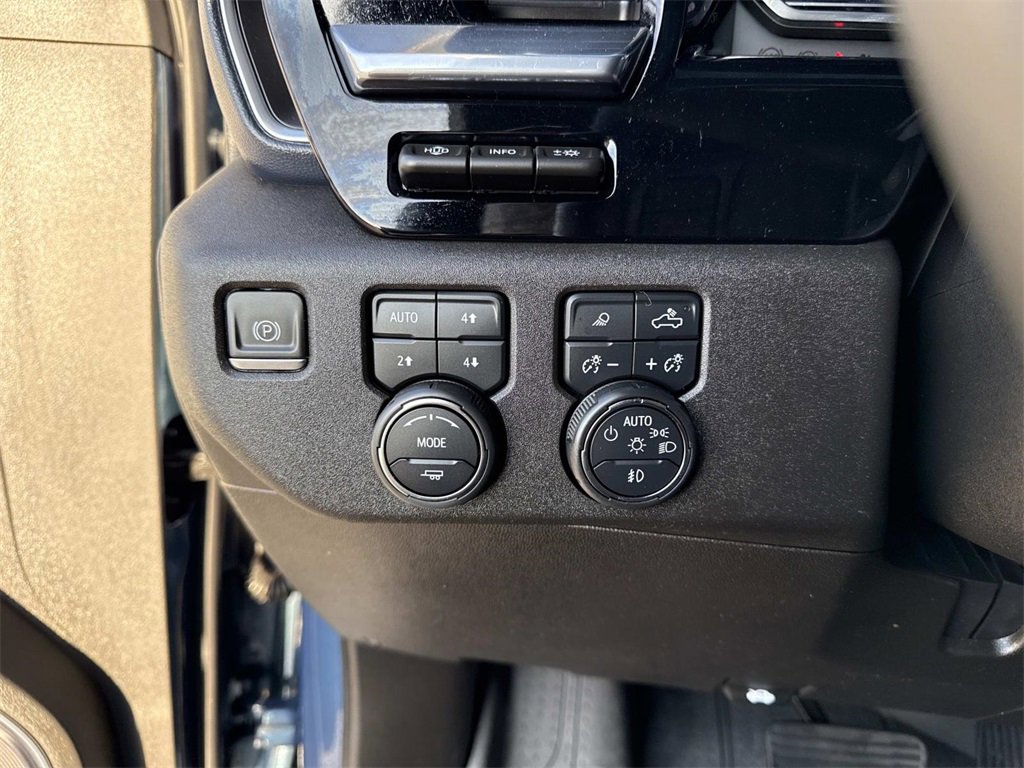 Used 2024 Chevrolet Silverado 2500 High Country w/ Technology Package image 11