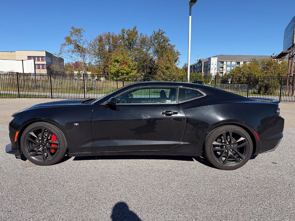 Used 2023 Chevrolet Camaro LT RWD image 4