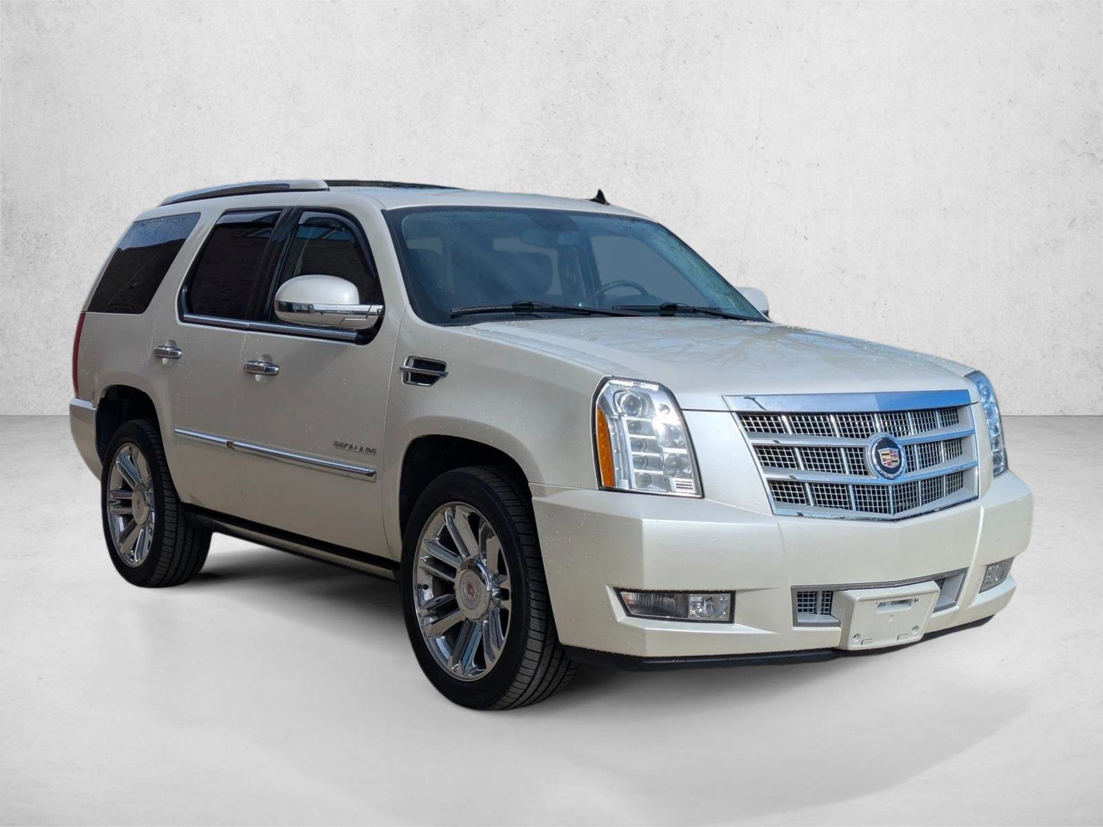 Used 2014 Cadillac Escalade Platinum AWD/4WD image 3