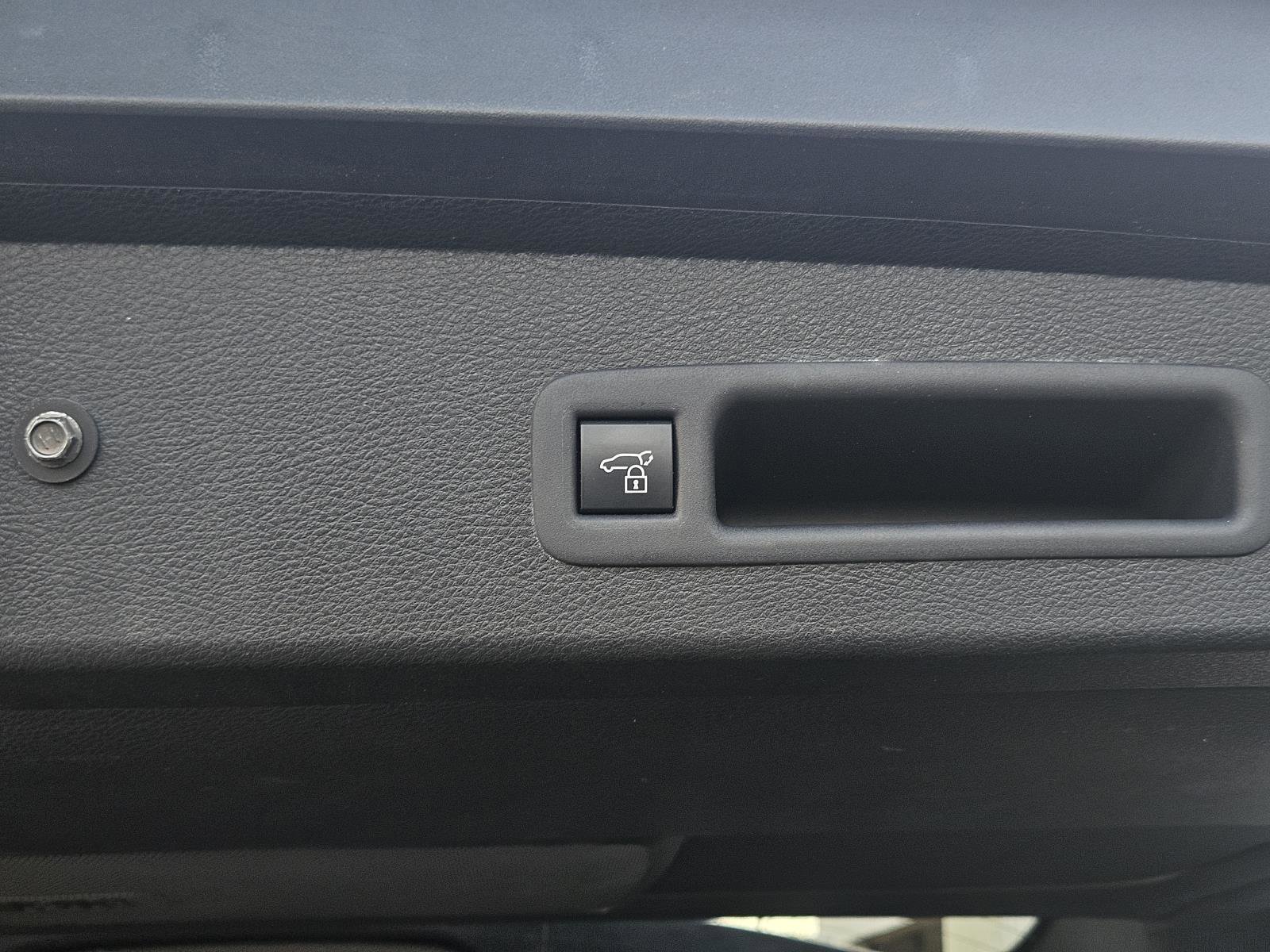 Used 2025 Toyota Sienna Limited image 13