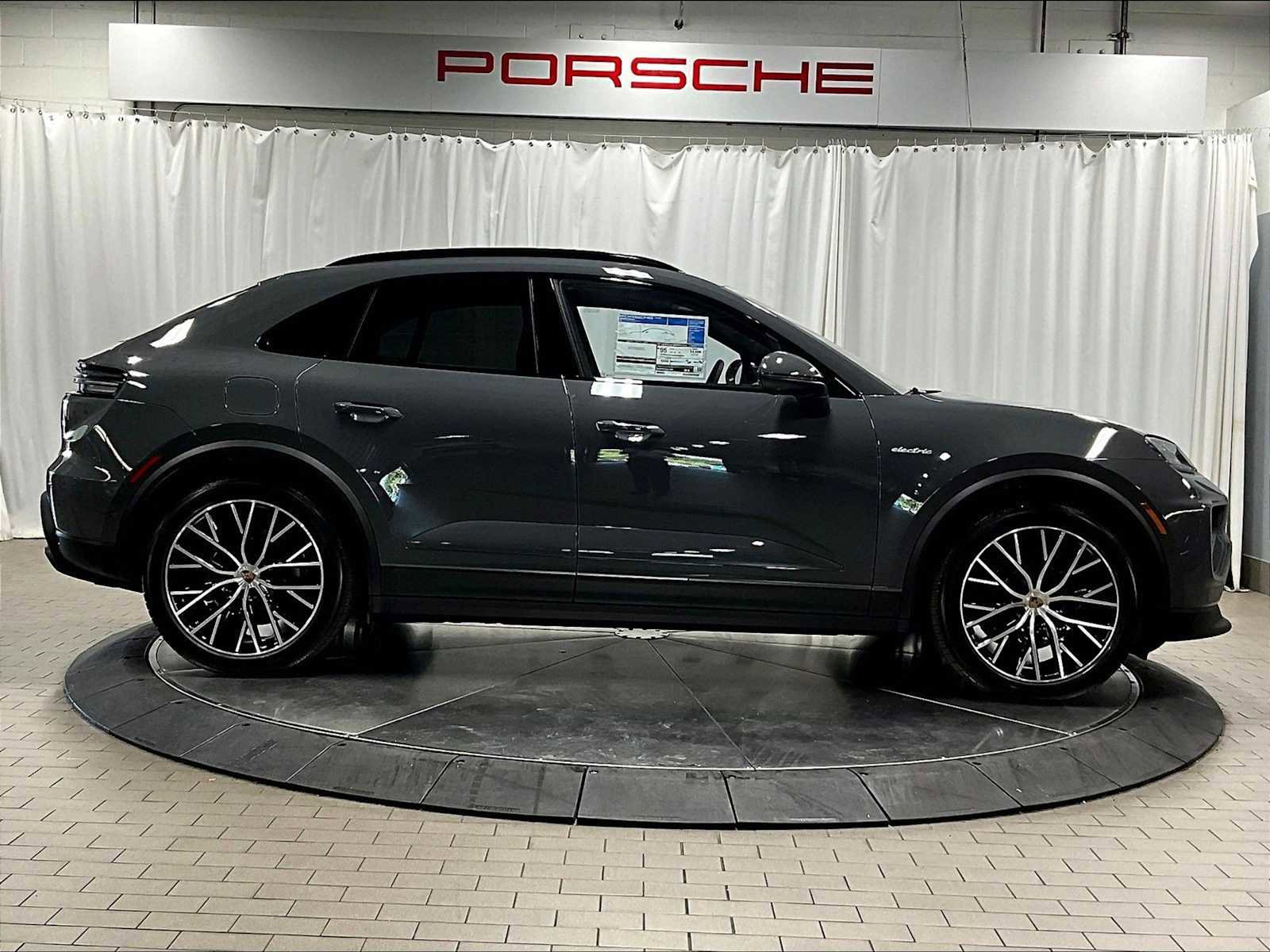 New 2026 Porsche Macan 4 Electric AWD/4WD image 8
