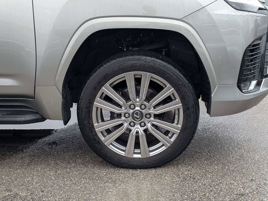 Used 2023 Lexus LX 600 4WD w/ Ultra Luxury Package image 11