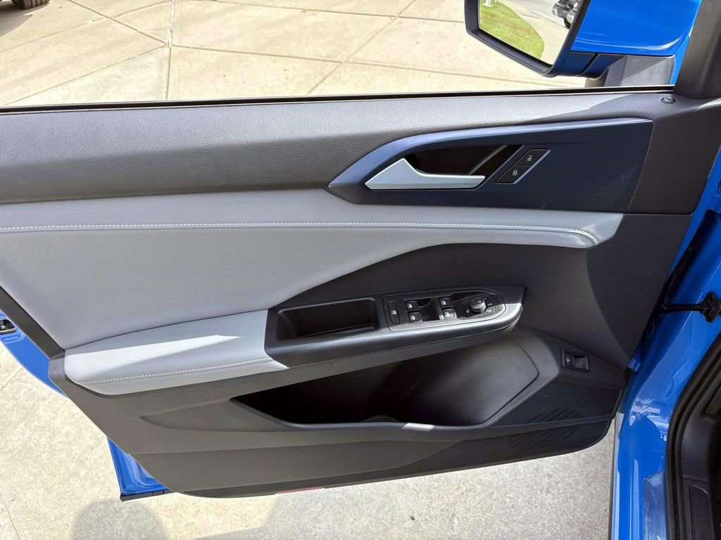 Used 2024 Volkswagen Taos SE image 11