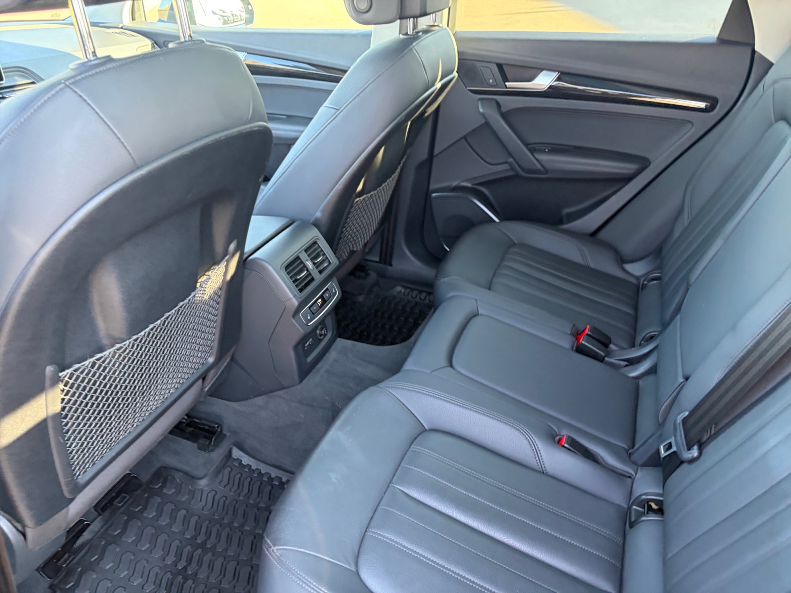 Used 2020 Audi Q5 e Premium Plus w/ Premium Plus Package AWD/4WD image 17