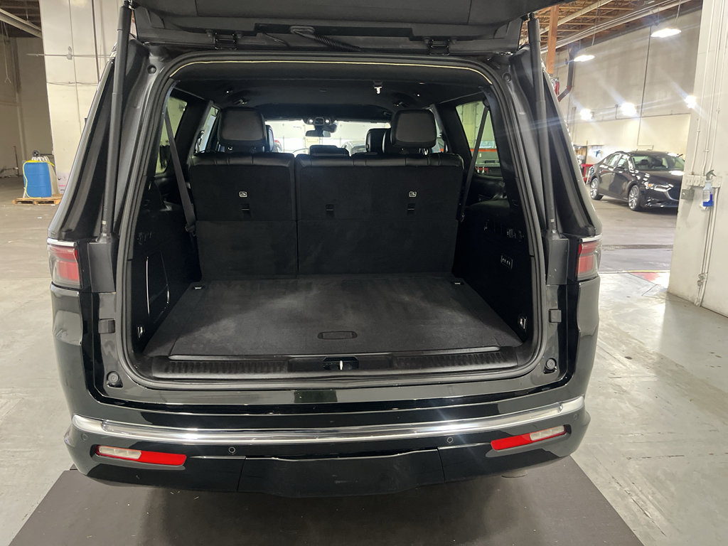Used 2023 Jeep Wagoneer L Series II AWD/4WD image 26