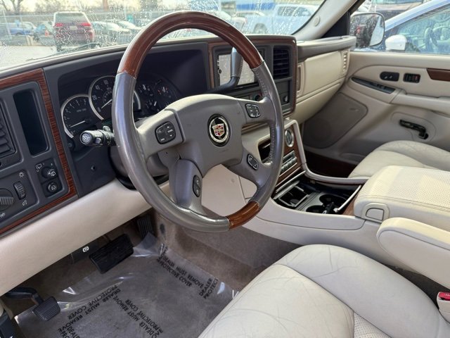 Used 2004 Cadillac Escalade AWD image 16