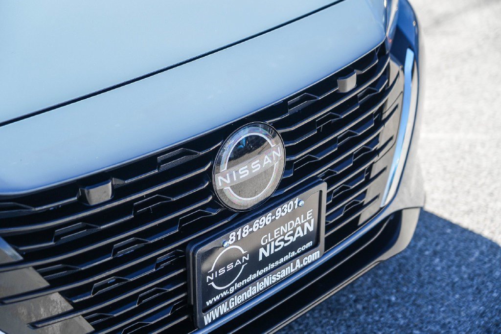 Used 2024 Nissan Sentra SV FWD image 3