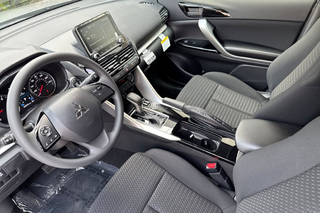 New 2026 Mitsubishi Eclipse Cross LE AWD/4WD image 4