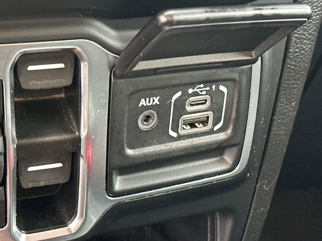 Used 2022 Jeep Wrangler Unlimited Sahara image 33