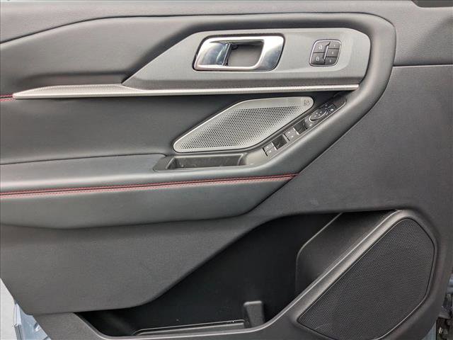 Used 2025 Ford Explorer ST image 9