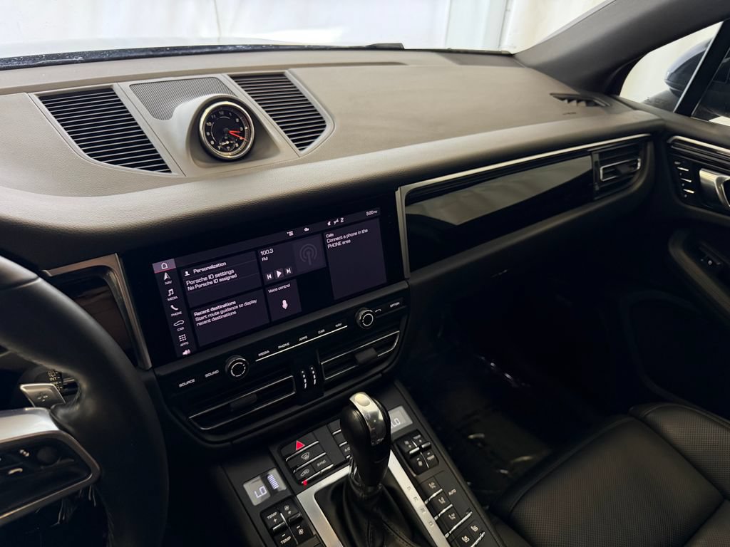 Certified 2020 Porsche Macan AWD/4WD image 16