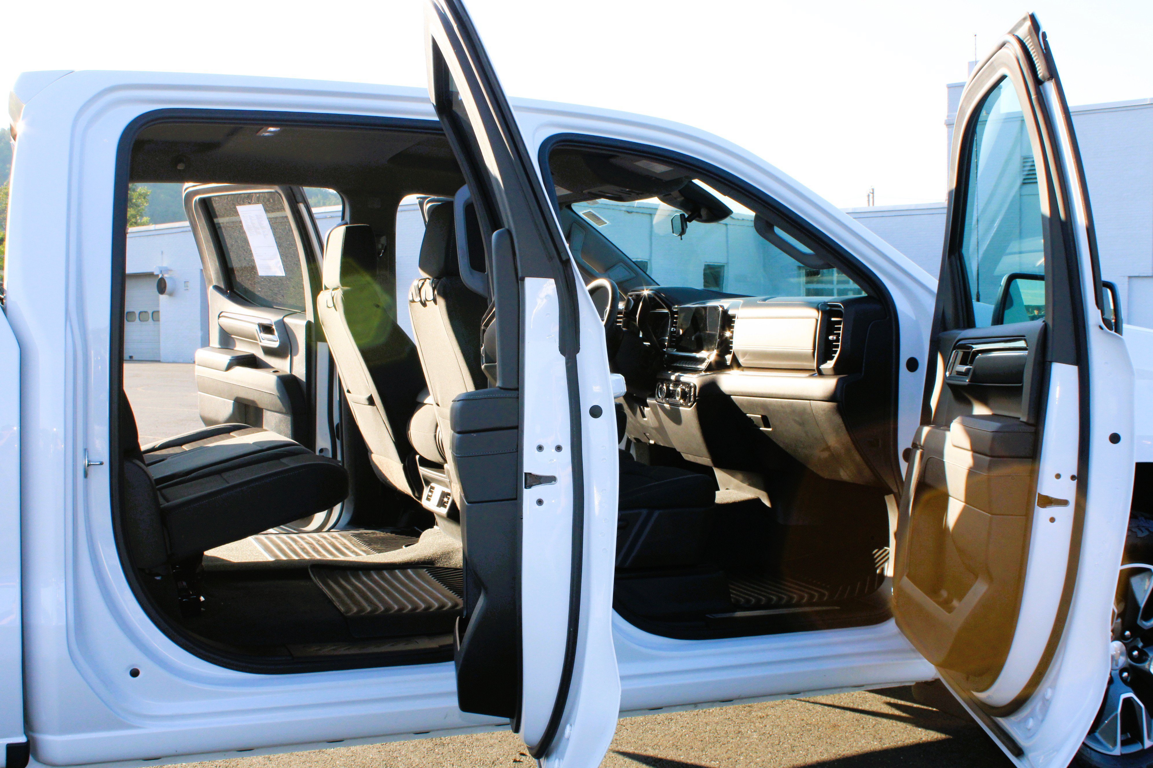 Used 2024 Chevrolet Silverado 1500 LT AWD/4WD image 16