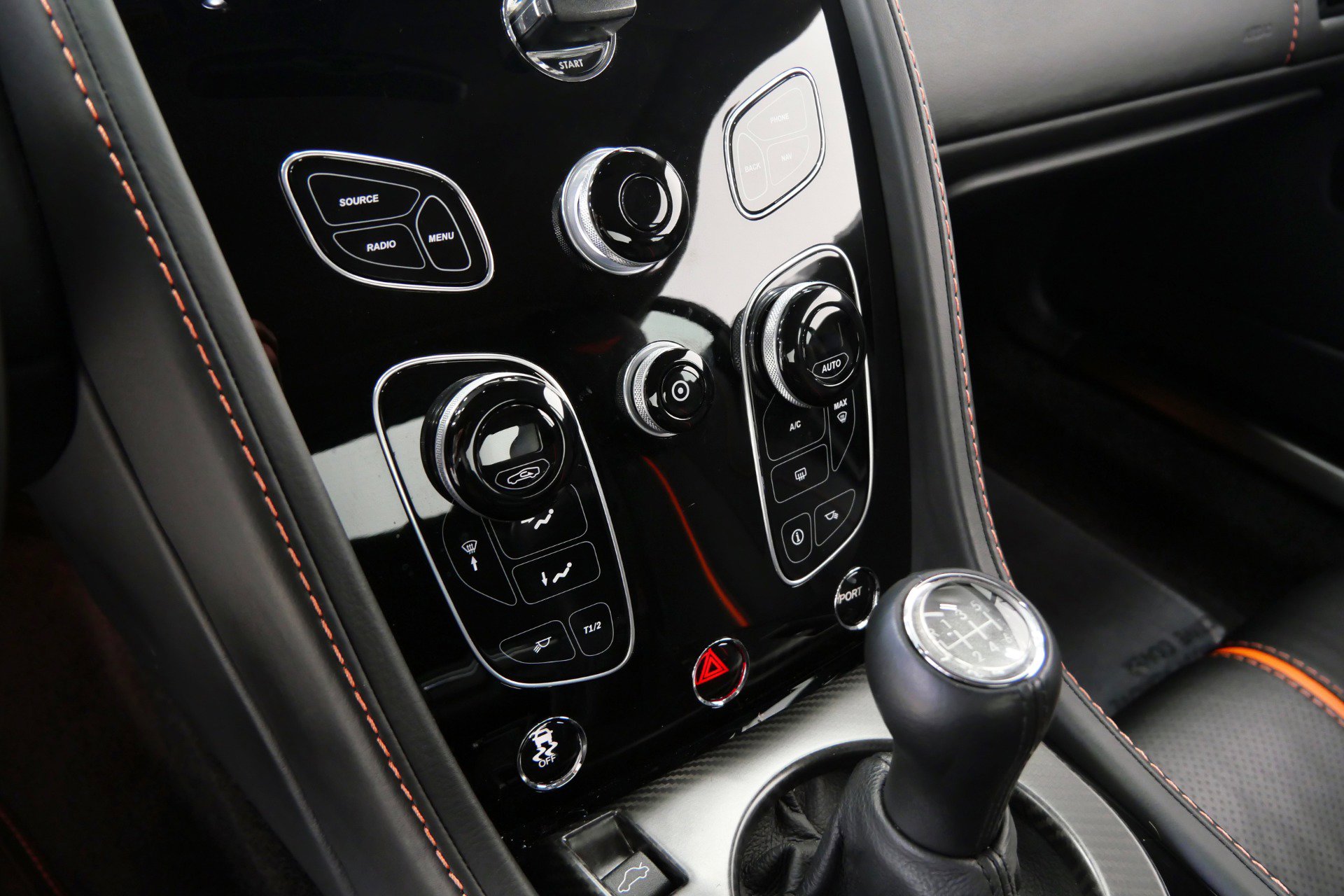 Used 2016 Aston Martin V8 Vantage GT RWD image 28