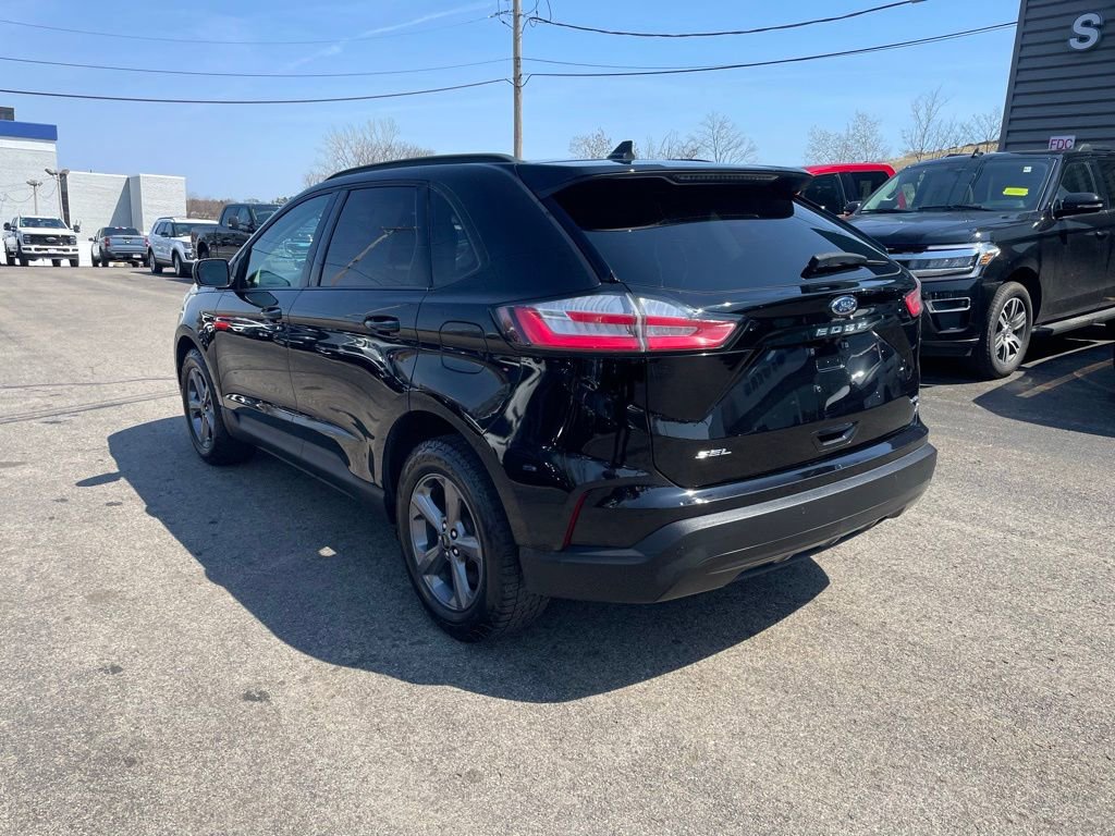 Used 2023 Ford Edge SEL w/ Sport Appearance Package image 3
