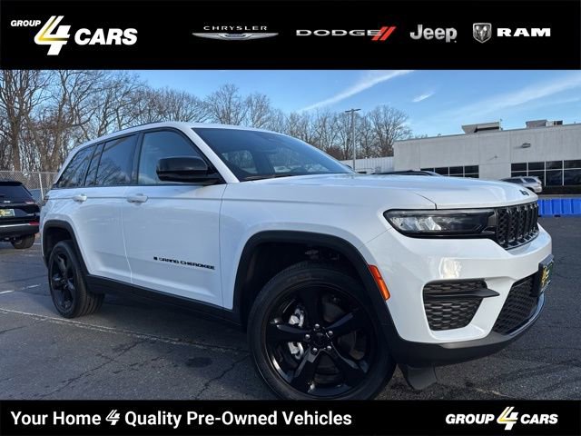 Used 2022 Jeep Grand Cherokee Altitude image 1
