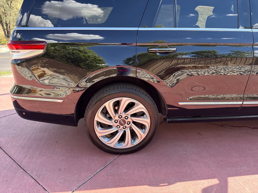 Used 2024 Lincoln Navigator Premiere AWD/4WD image 35