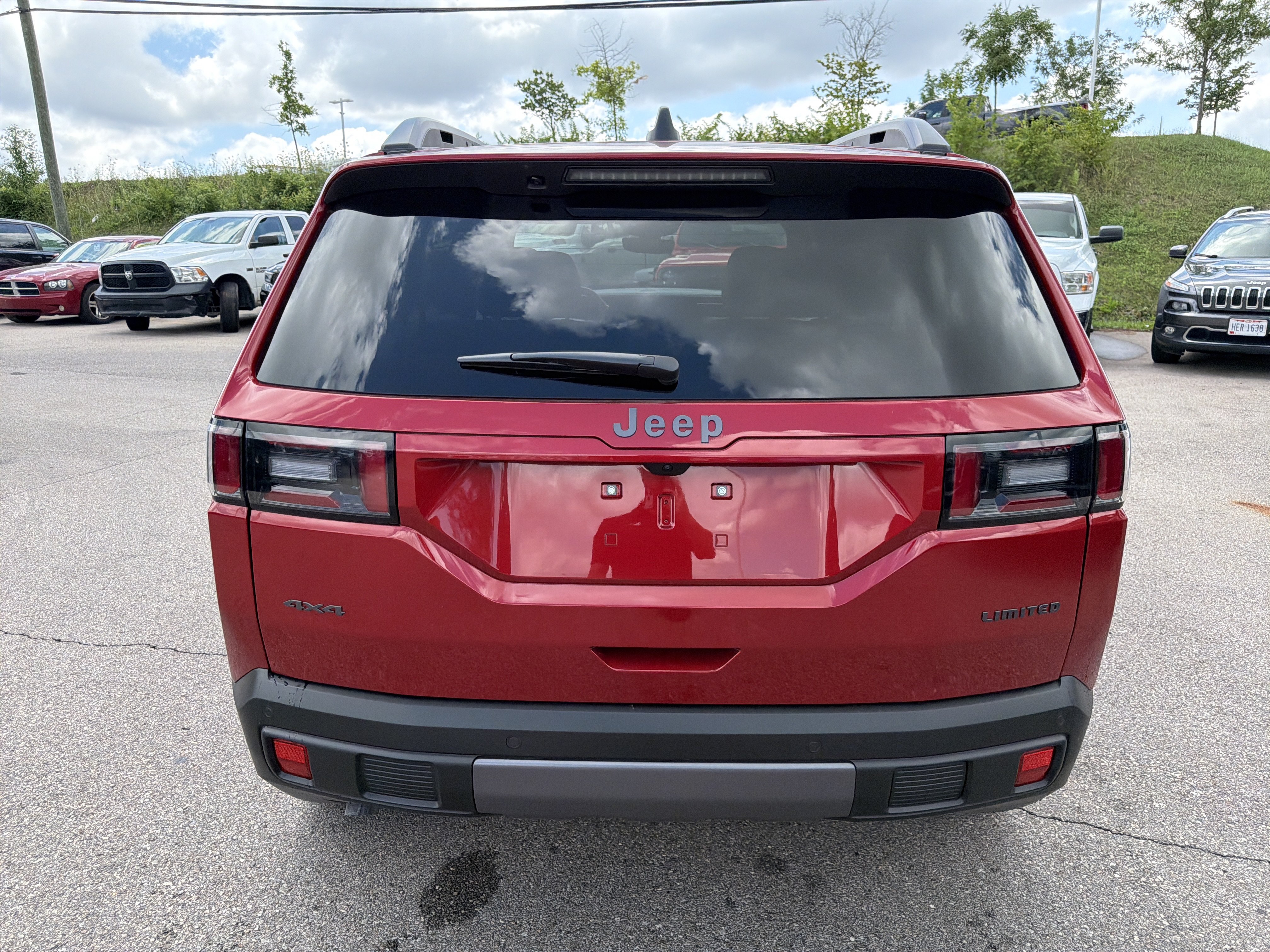Used 2026 Jeep Cherokee Limited AWD/4WD image 9