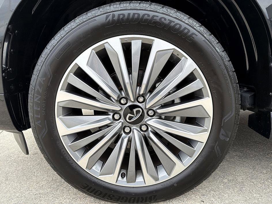 Certified 2025 INFINITI QX80 Sensory image 8