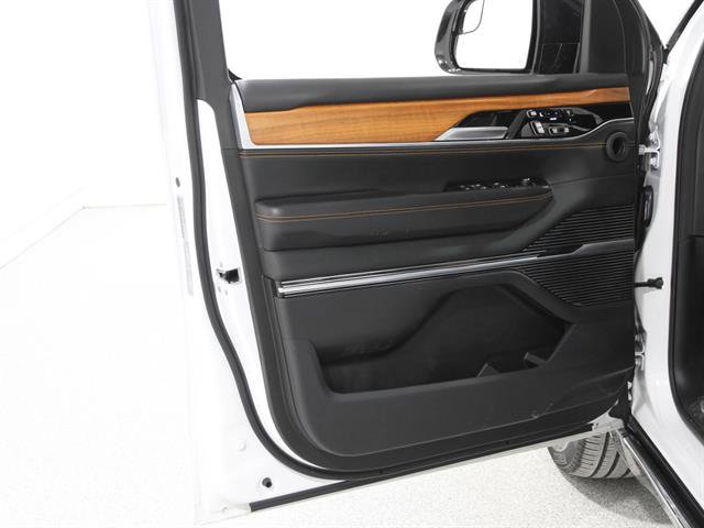 Used 2024 Jeep Grand Wagoneer L Series III image 4