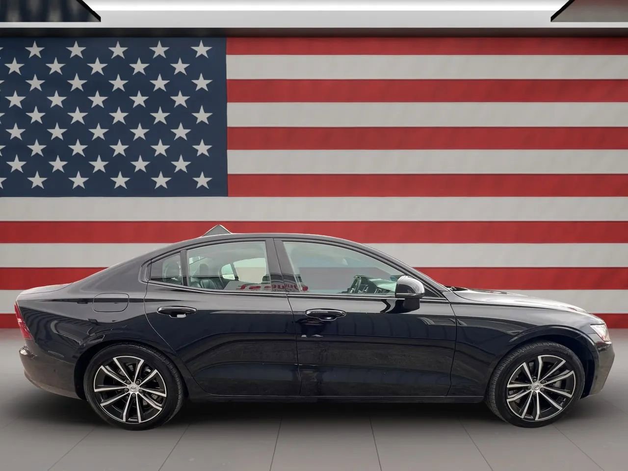 Used 2023 Volvo S60 T8 Plus image 4