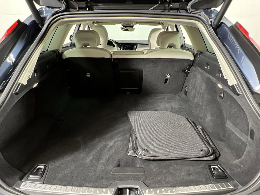Certified 2025 Volvo V90 B6 Cross Country Ultra image 22