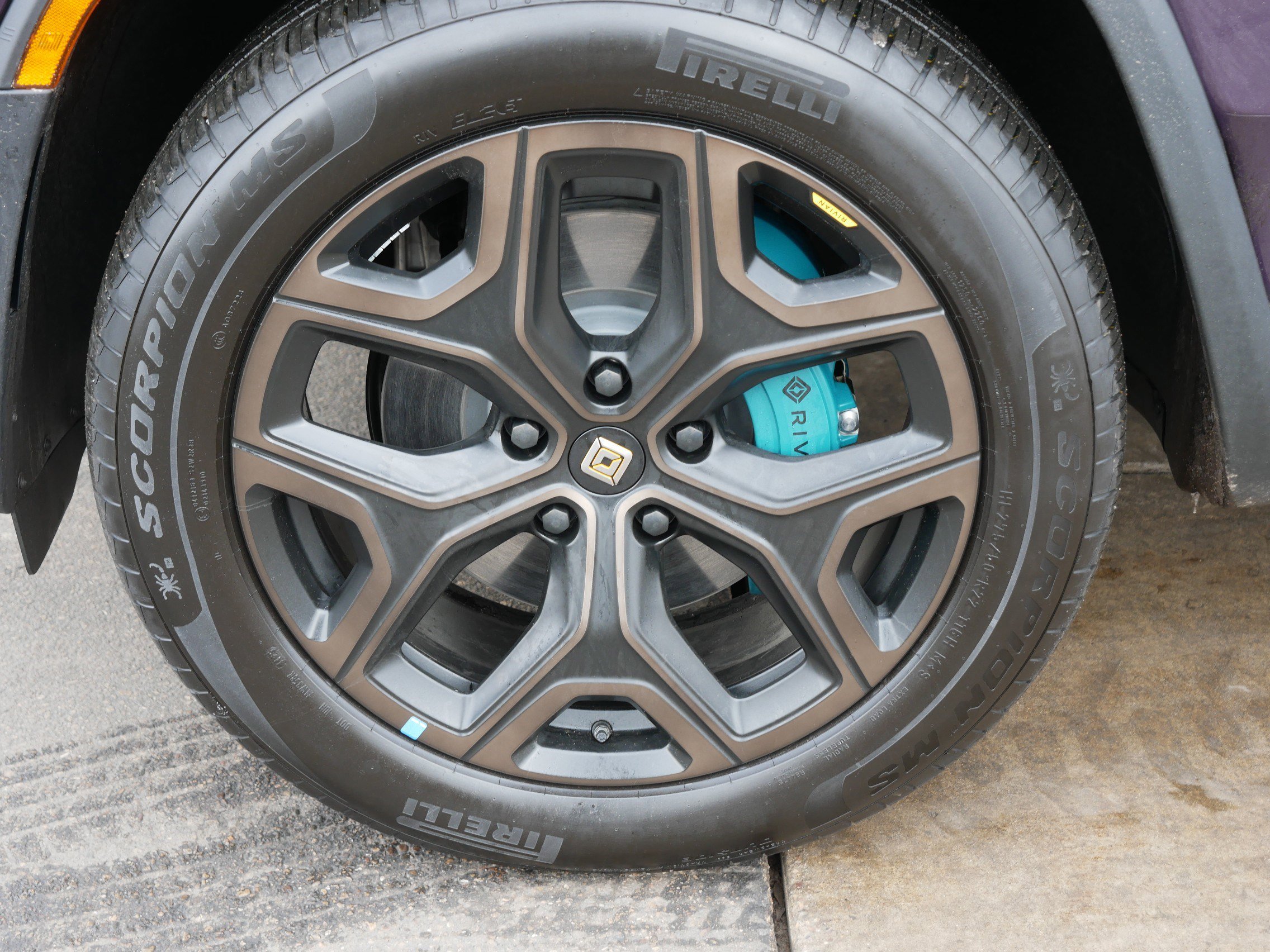 Used 2026 Rivian R1S Premium image 15