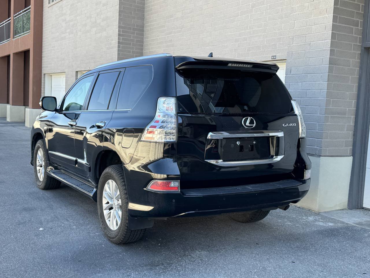 Used 2014 Lexus GX 460 w/ Premium Package AWD/4WD image 3