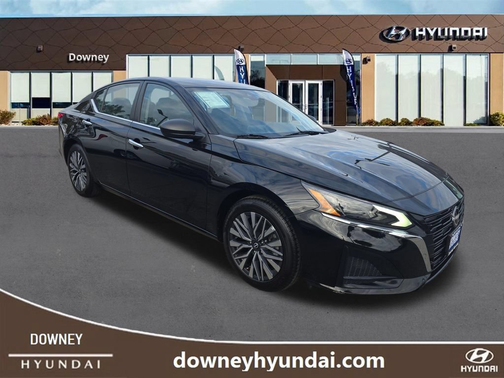 Used 2025 Nissan Altima 2.5 SV FWD image 7
