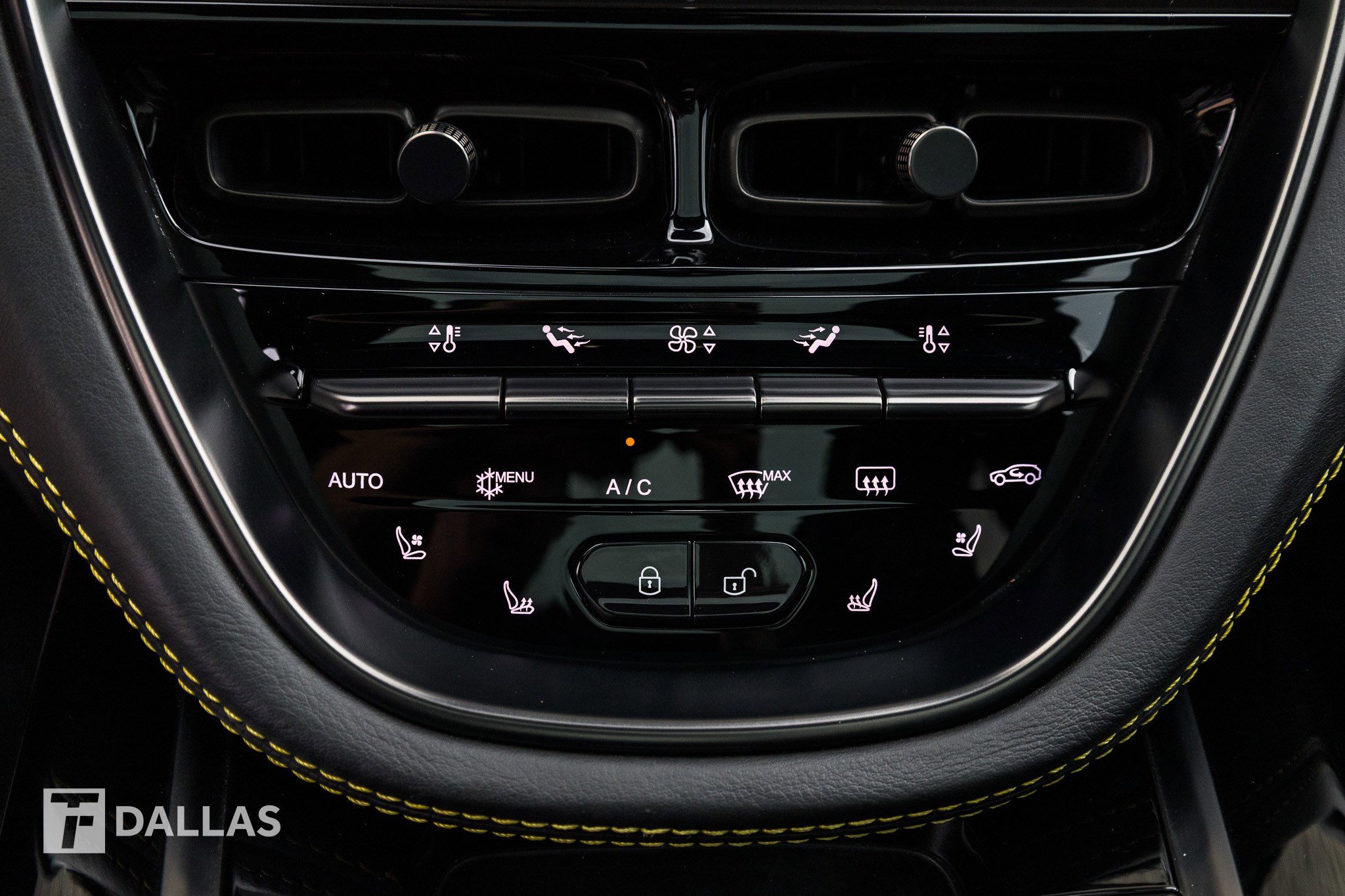 Used 2022 Aston Martin DBX image 28