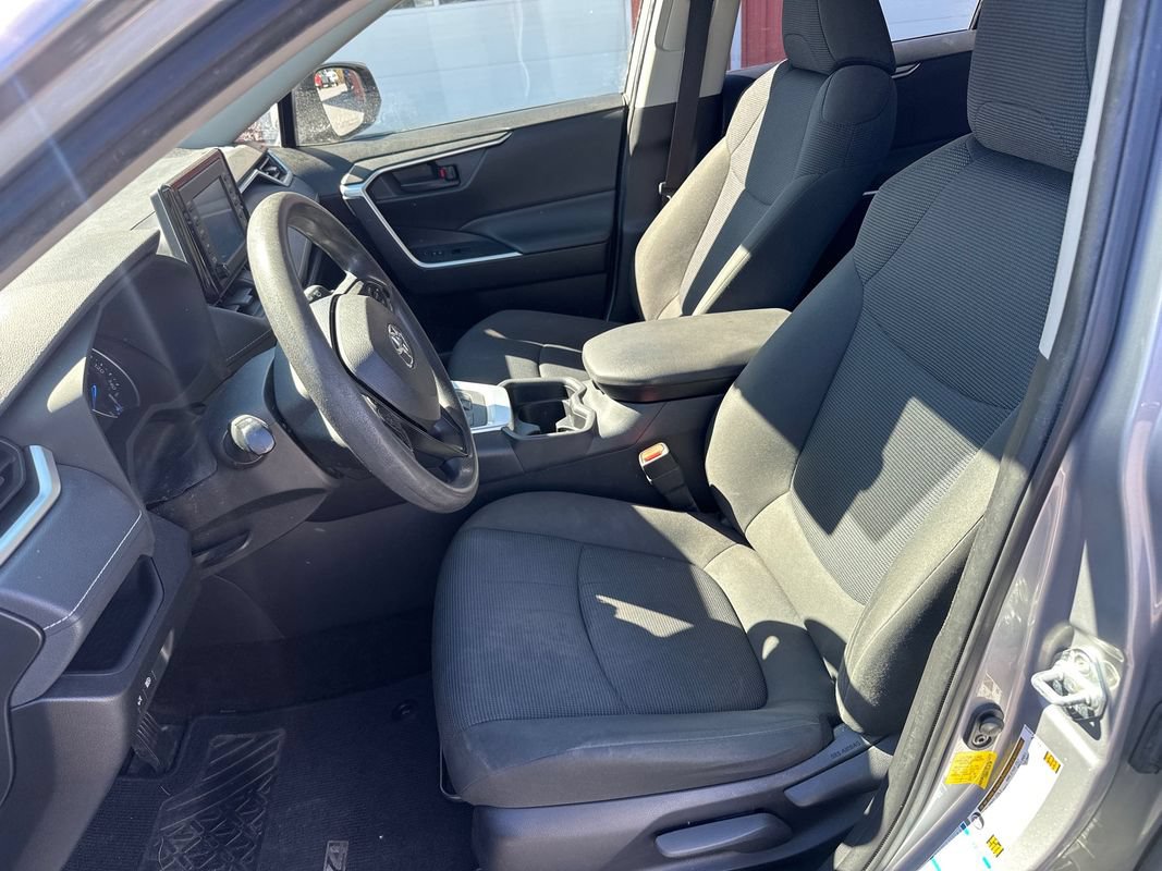 Used 2020 Toyota RAV4 LE w/ Carpet Mat Package AWD/4WD image 6