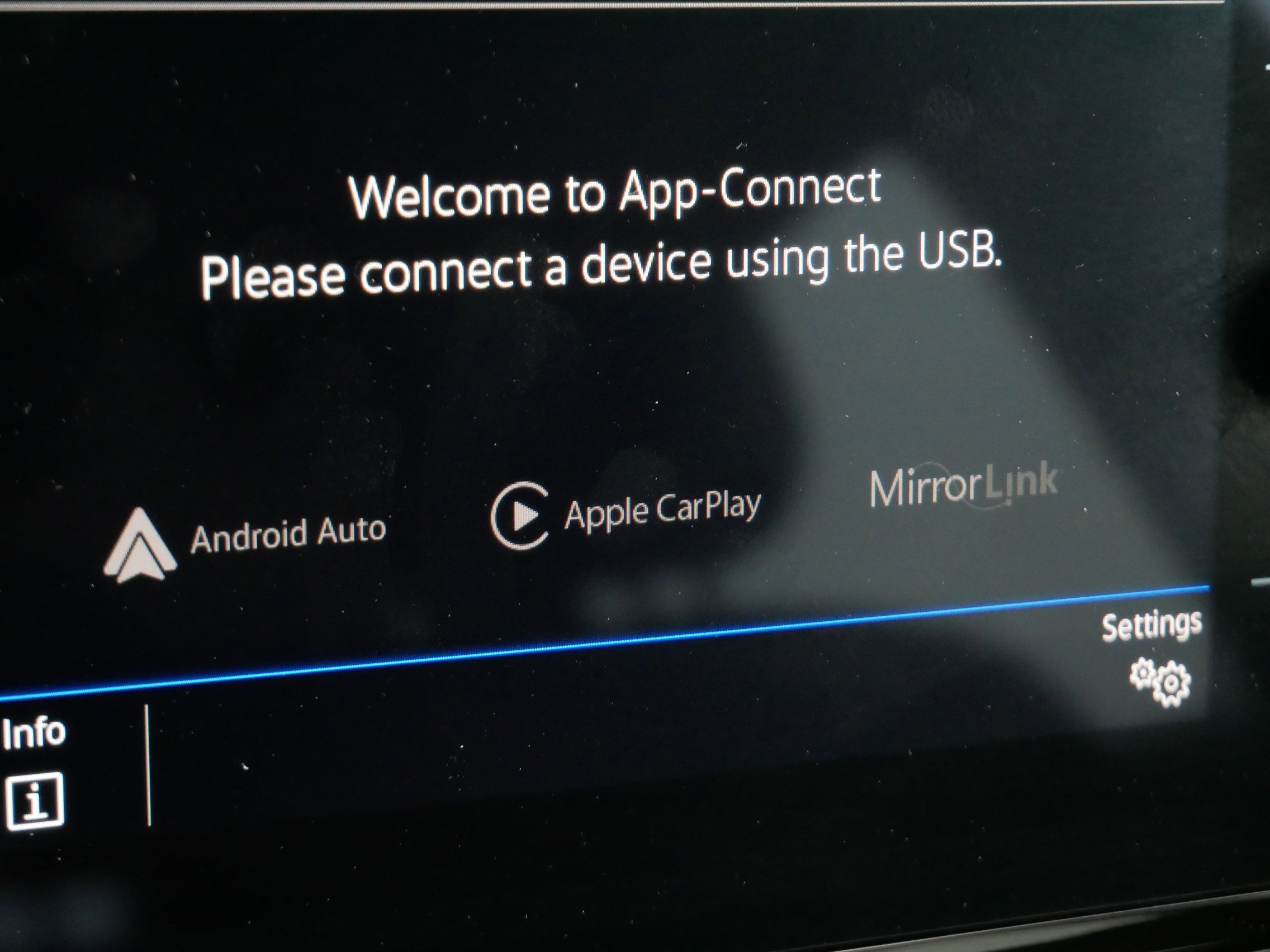 Certified 2023 Volkswagen Atlas Cross Sport SE image 30