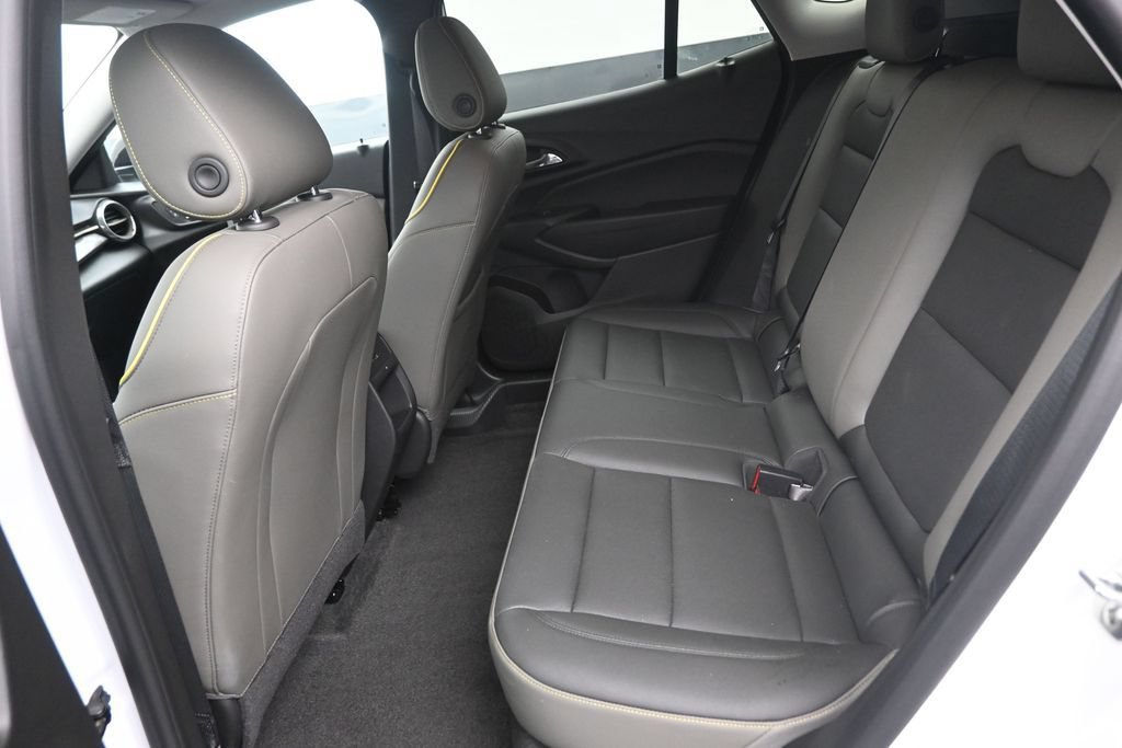 Used 2025 Chevrolet Trax ACTIV FWD image 14
