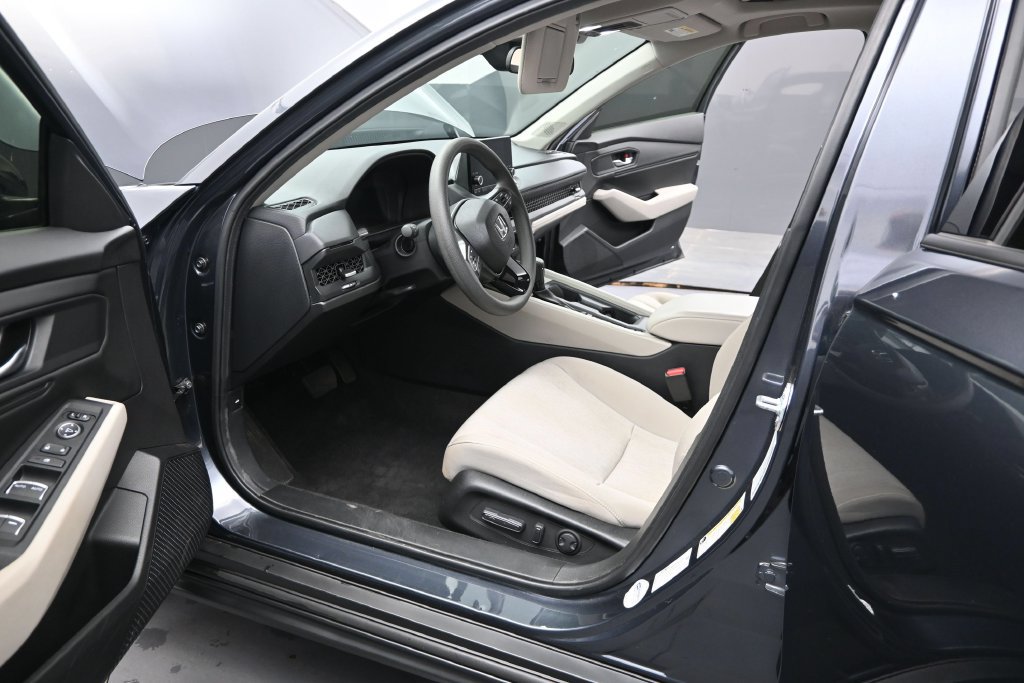 Certified 2025 Honda Accord SE image 14