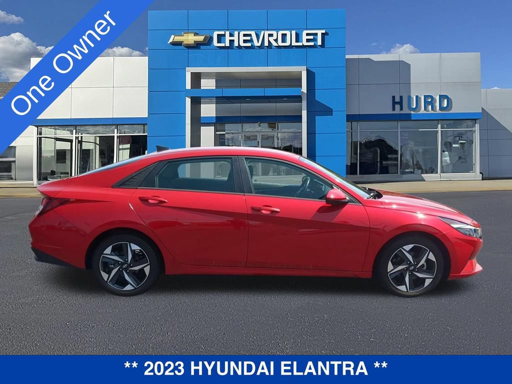 Used 2023 Hyundai Elantra SEL w/ Convenience Package FWD image 3