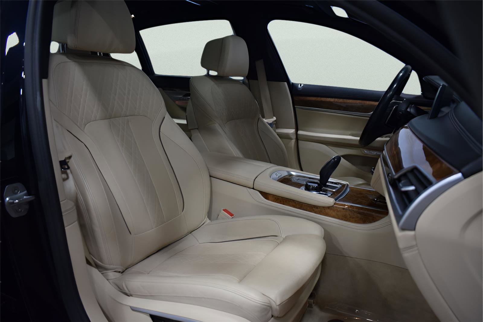 Used 2017 BMW 750i xDrive image 16