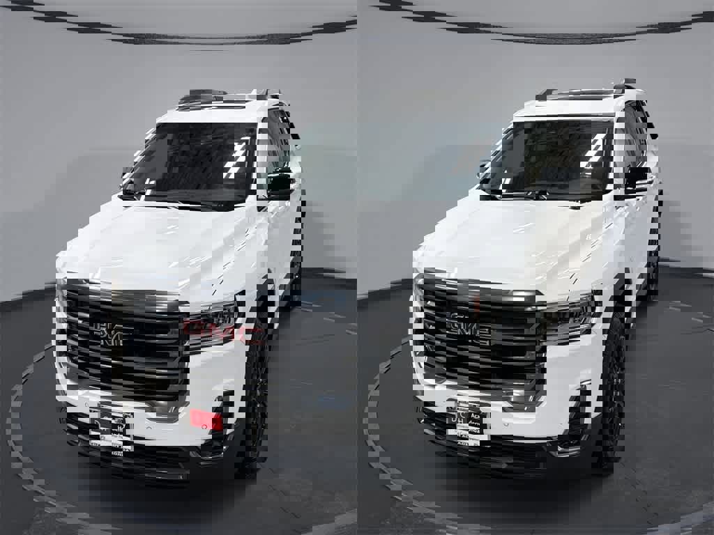 Used 2022 GMC Acadia AT4 w/ Preferred Package image 1