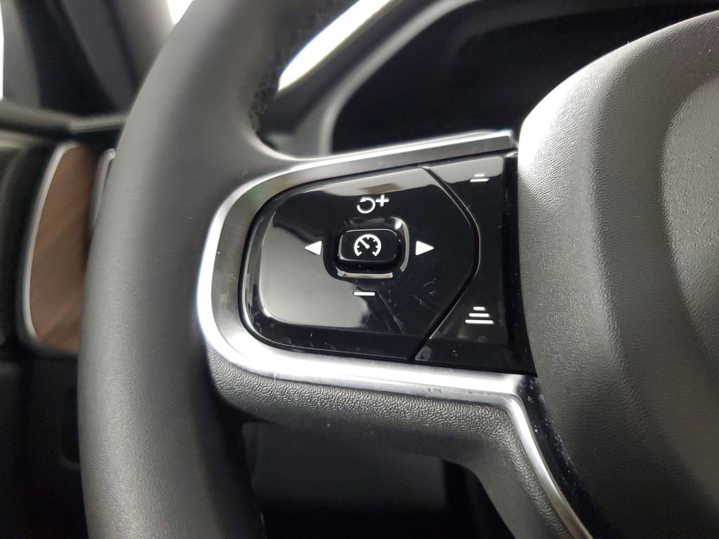 Used 2024 Volvo XC60 B5 Ultimate w/ Protection Package Premier image 27