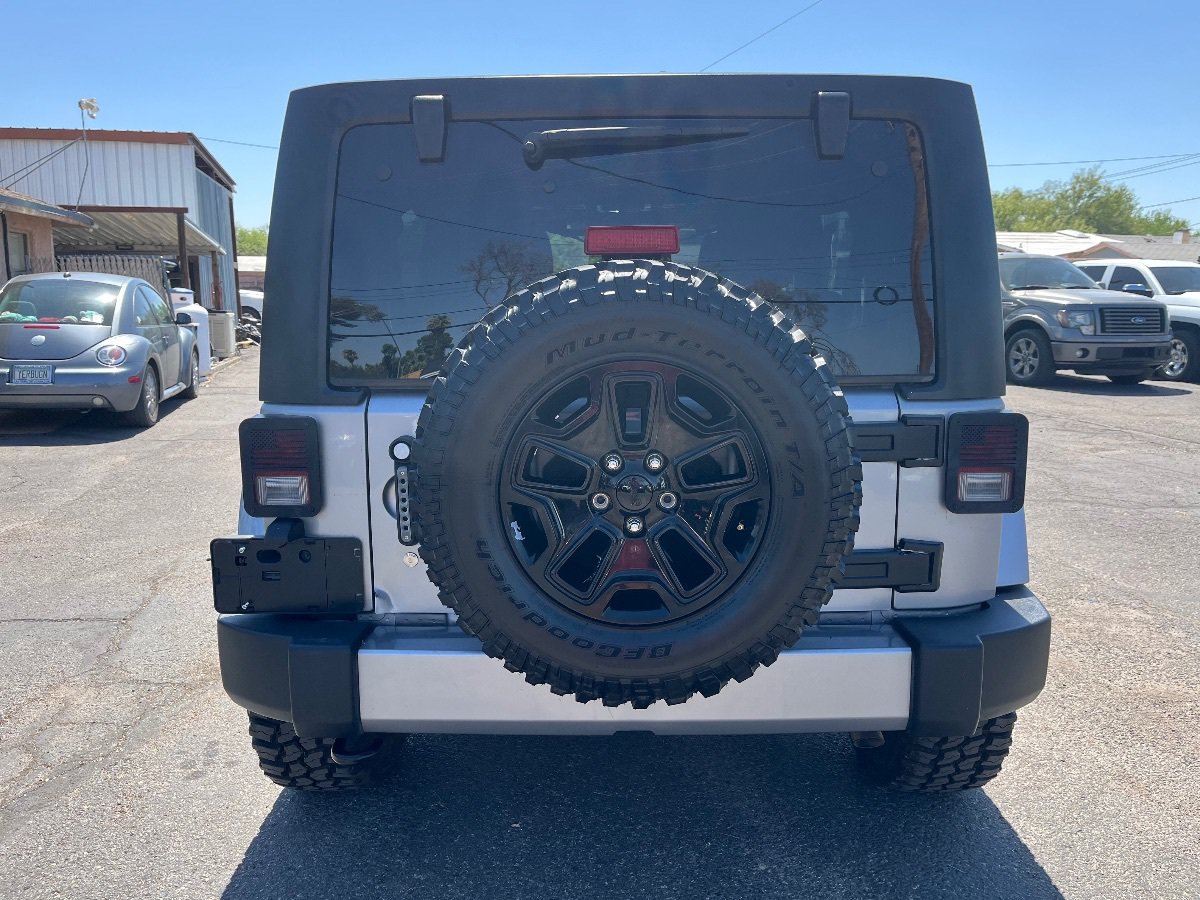 Used 2018 Jeep Wrangler Unlimited Sahara w/ Connectivity Group AWD/4WD image 6
