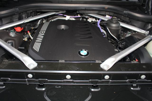 Used 2025 BMW X7 xDrive40i w/ Executive Package image 3