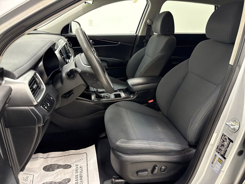 Used 2019 Kia Sorento LX image 18