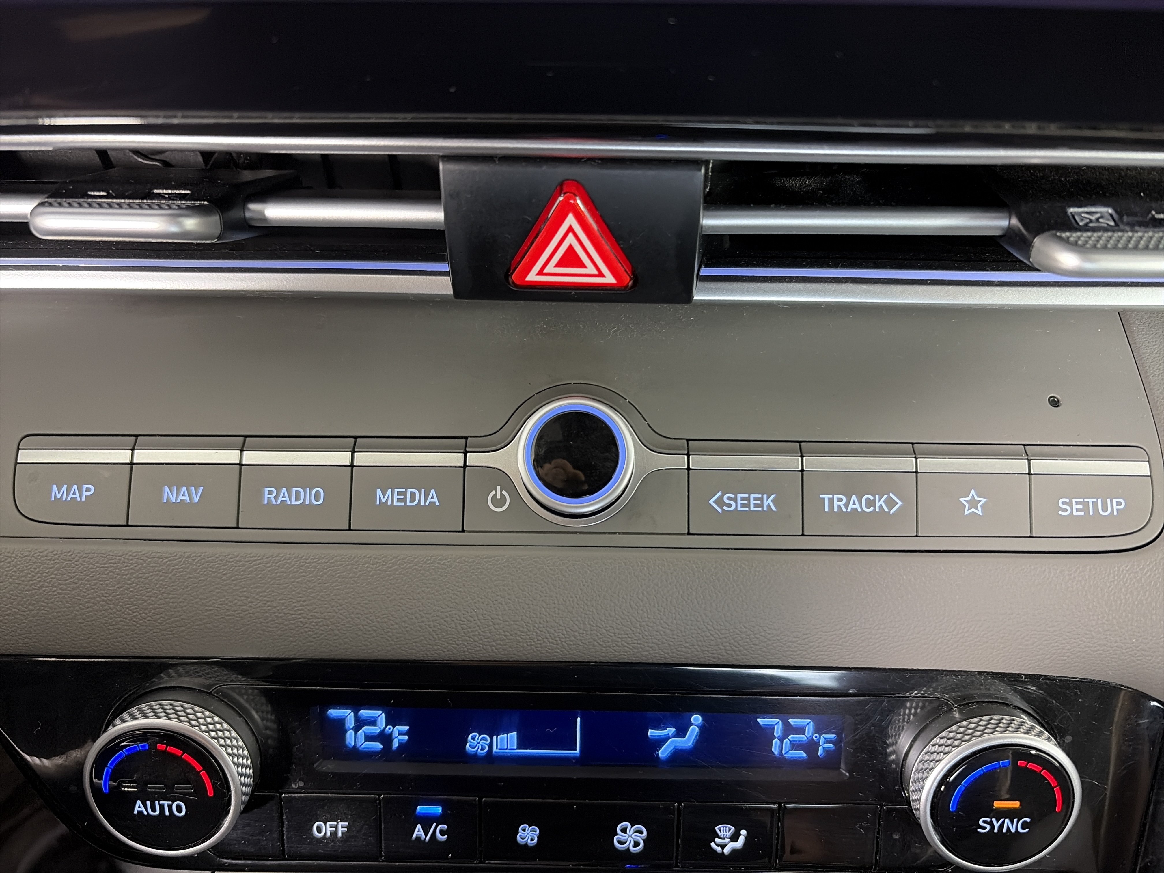Used 2025 Hyundai Elantra SEL FWD image 24