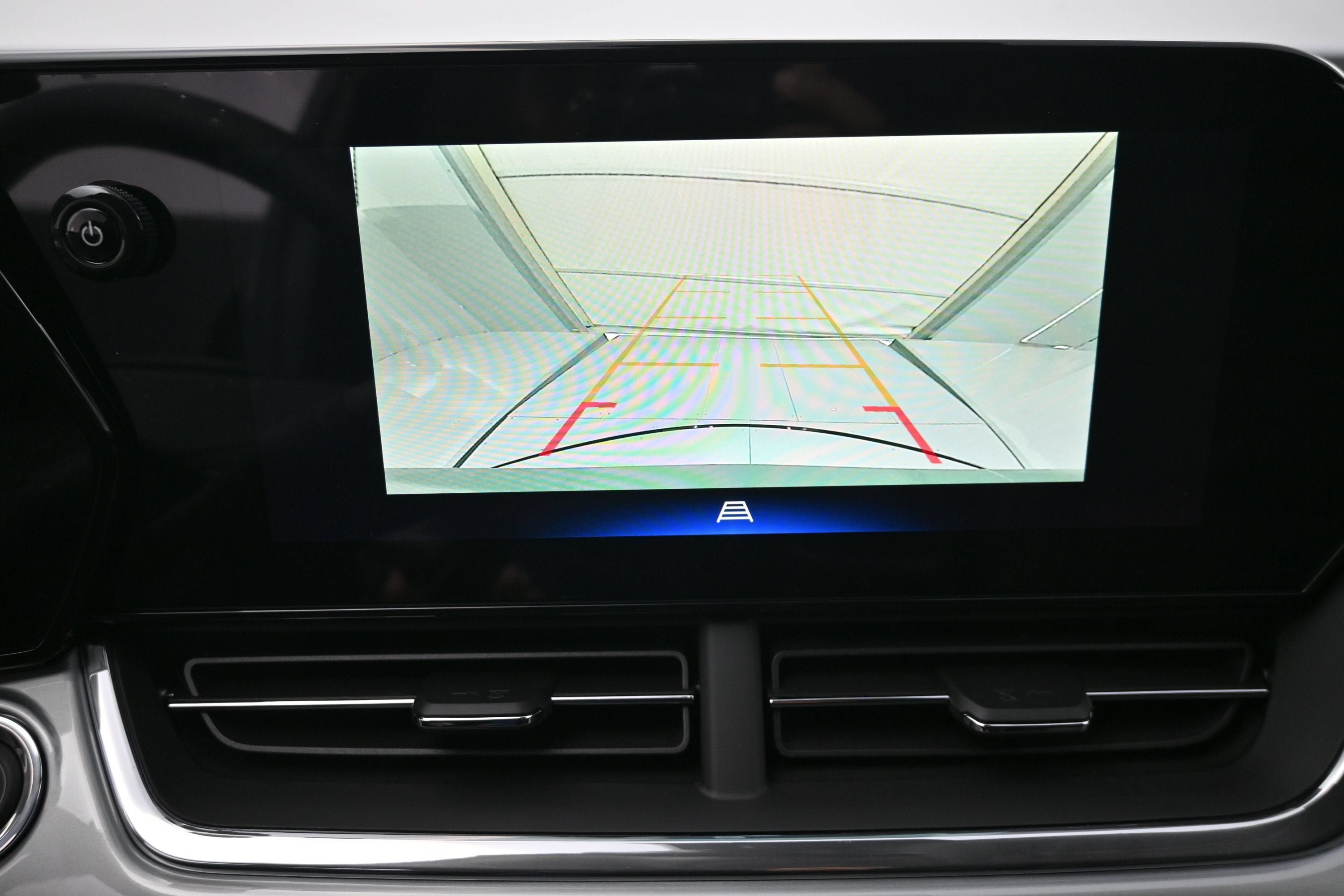 New 2026 Chevrolet Trax LT w/ Sunroof Package FWD image 16