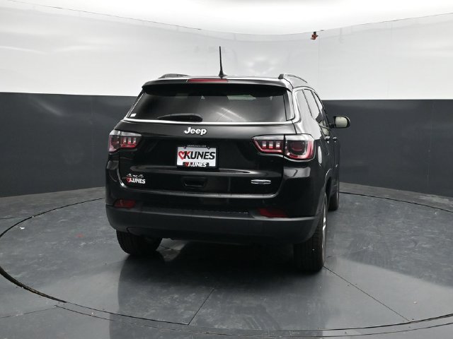Used 2024 Jeep Compass Latitude AWD/4WD image 7