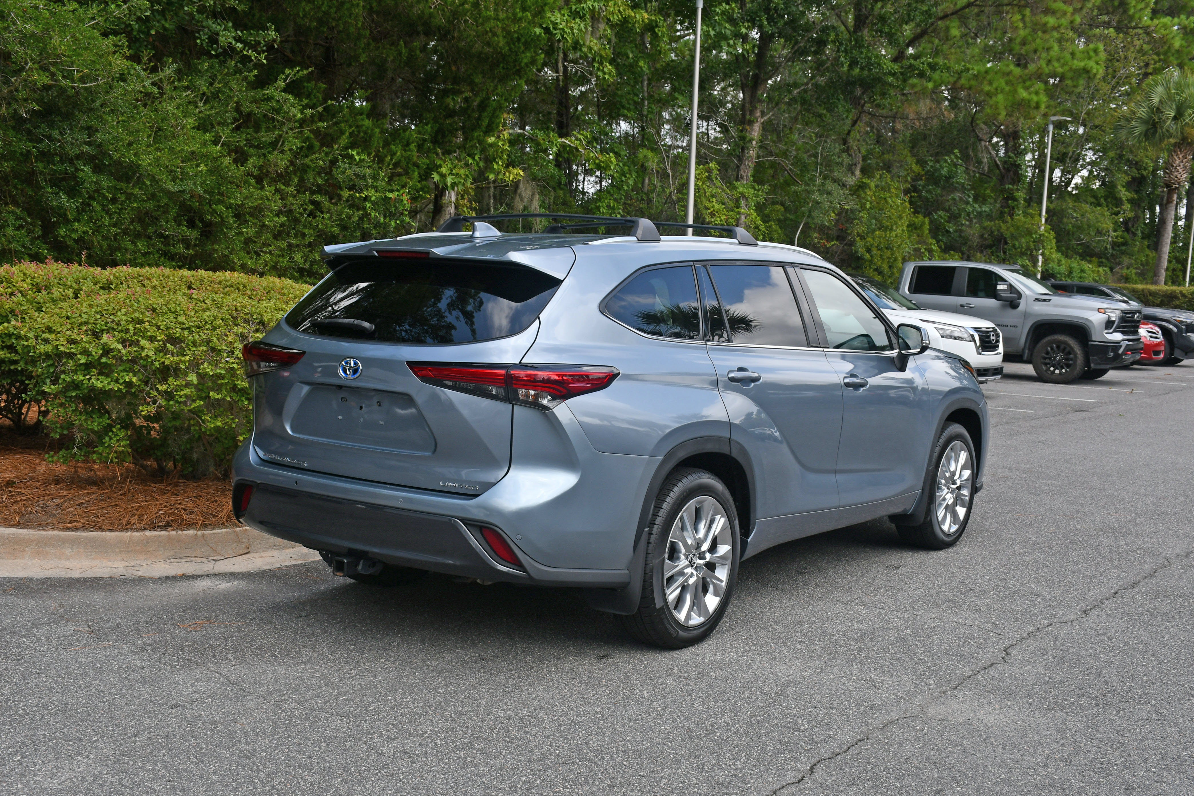 Certified 2021 Toyota Highlander Limited AWD/4WD image 4