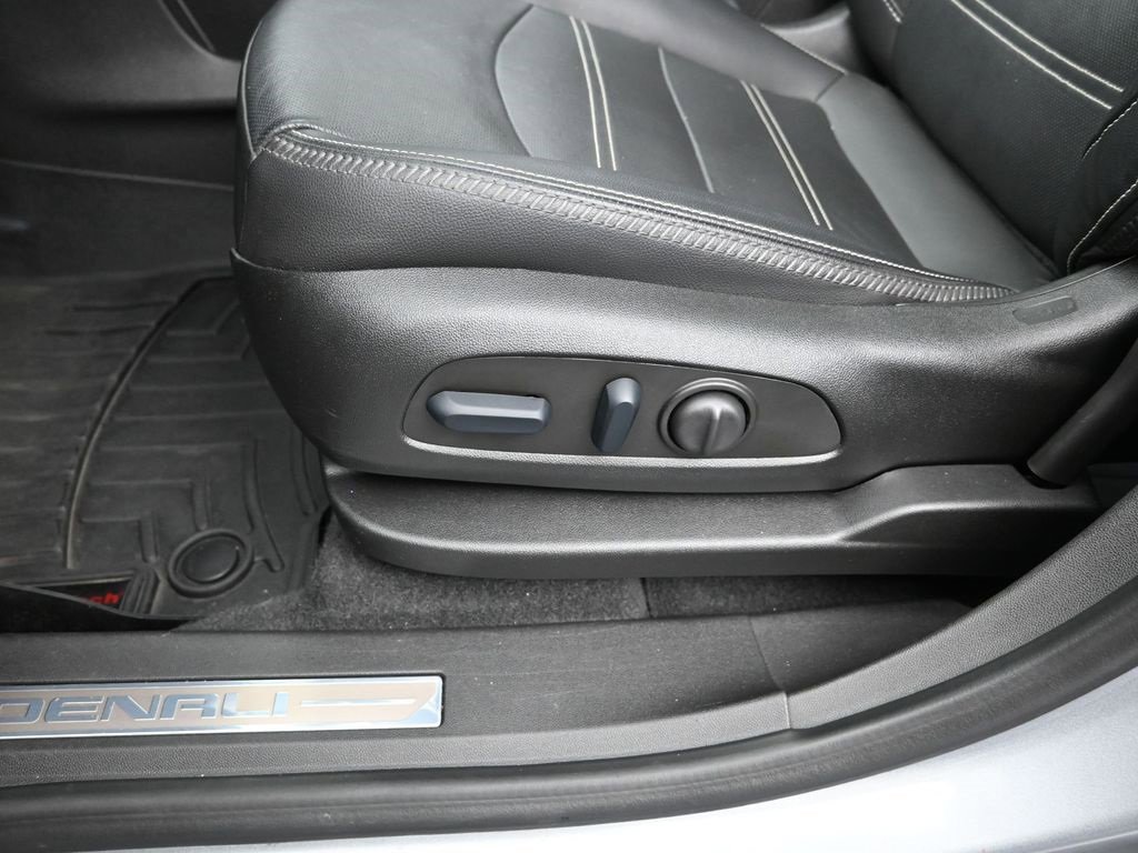 Used 2023 GMC Terrain Denali image 11