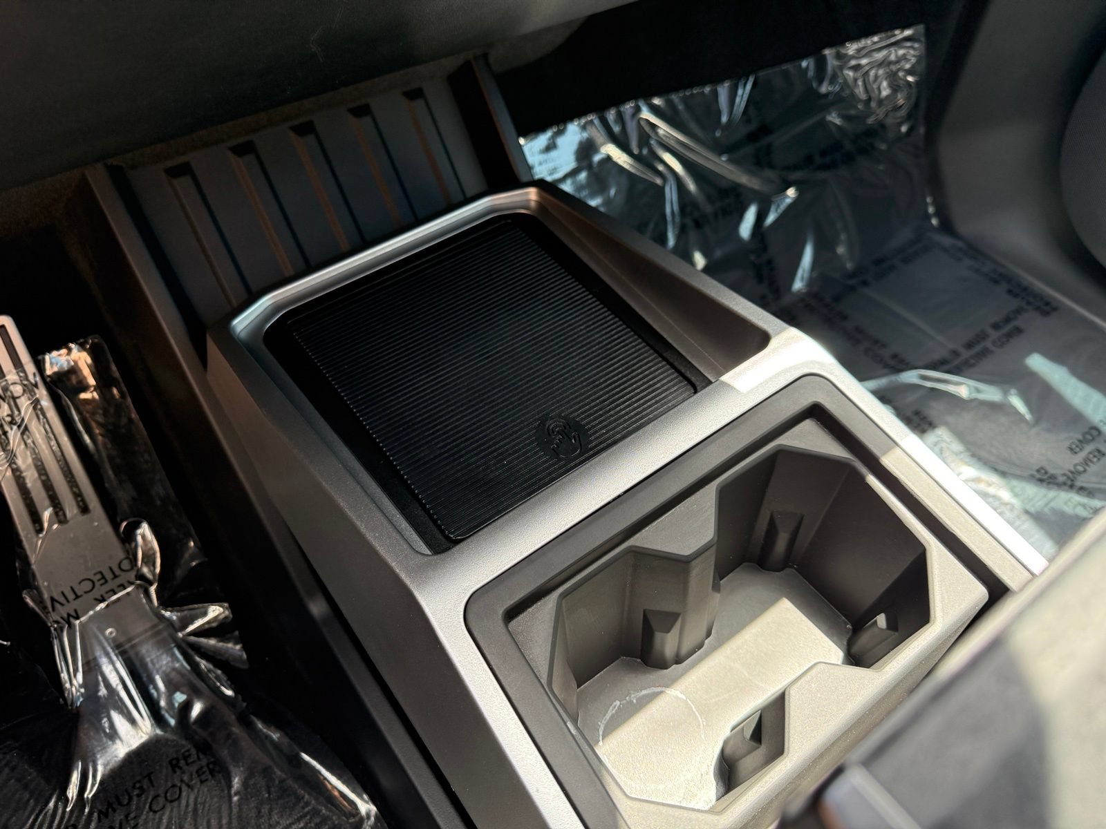 Used 2024 Tesla Cybertruck AWD Crew Cab image 20