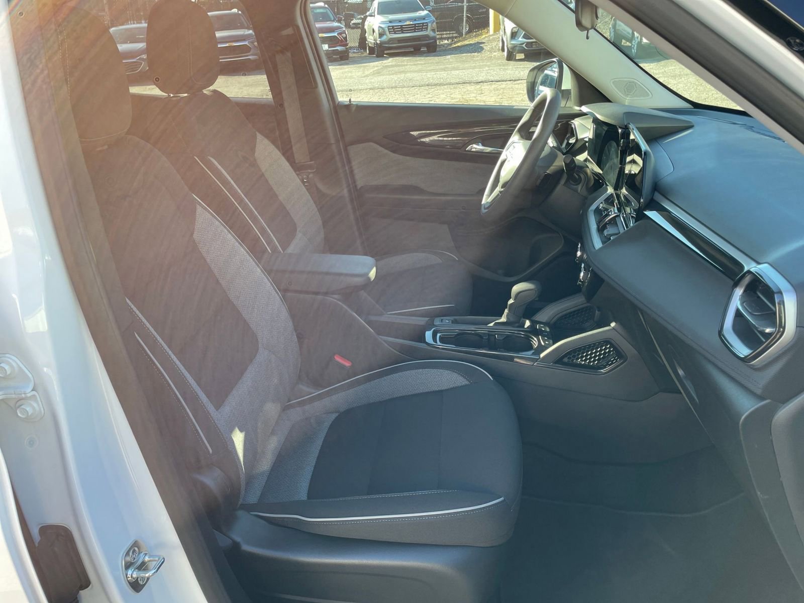 Used 2025 Chevrolet TrailBlazer LT image 34