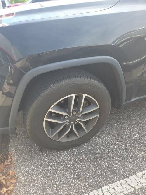 Used 2020 Jeep Grand Cherokee Limited RWD image 2
